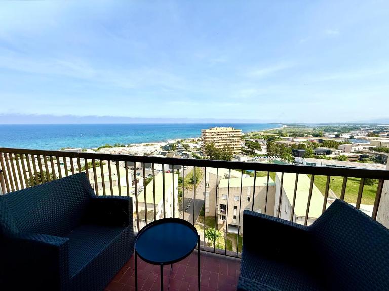 Appartement spacieux, moderne, vue mer proche plage et centre-ville - B&B Bastia