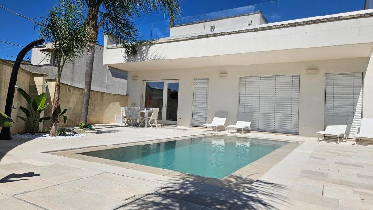 Masseria "Casa Giulia" con piscina - B&B Uggiano la Chiesa