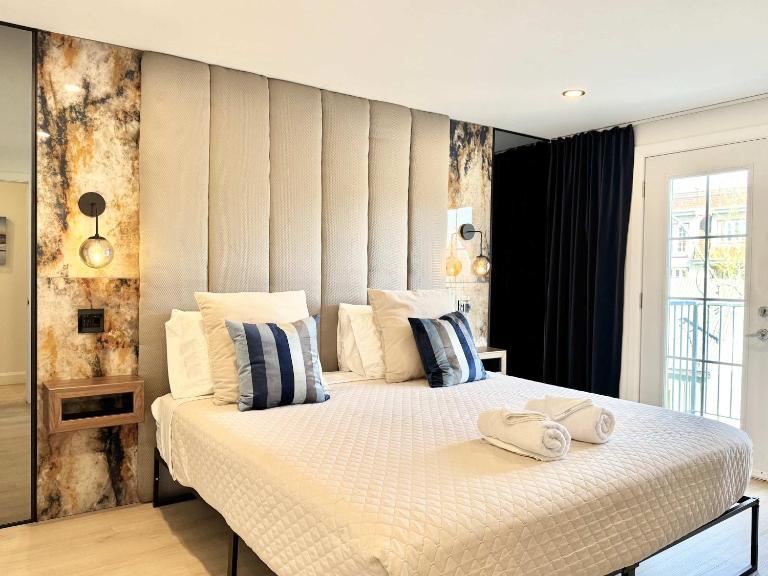 The Royal Suite - Hot Tub - Free EV Chrger - B&B Boischatel