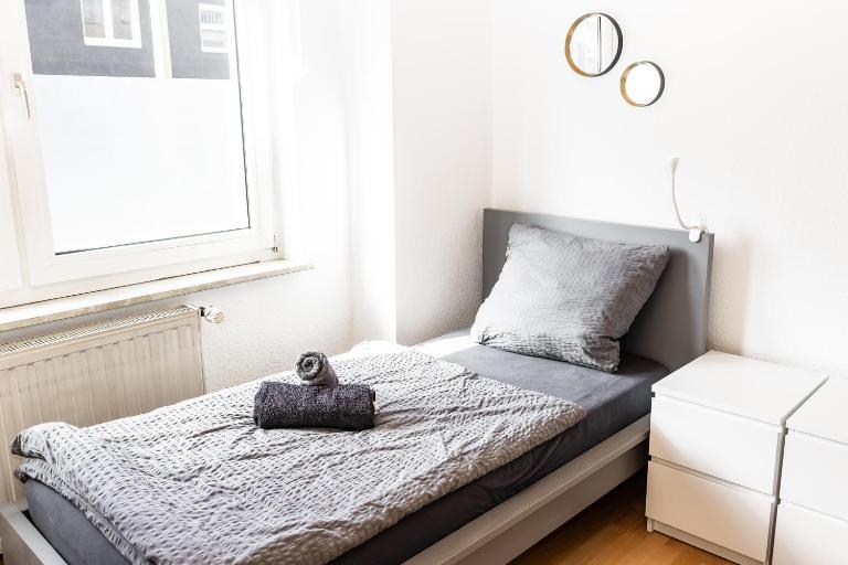 CosyHomes24 - Centrally with parking space and balcony - GE09b - Bed and Breakfast Gelsenkirchen