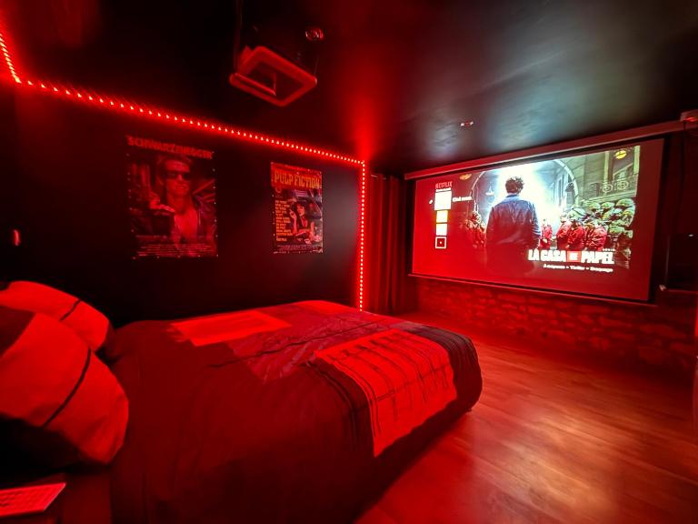 Cinema room - Proche Auxerre - B&B Vincelles