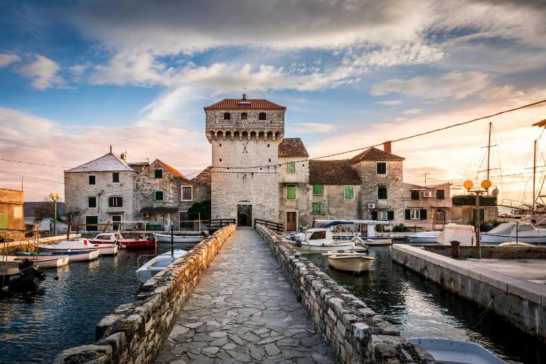 Kingdom Bravos - B&B Kaštel Gomilica