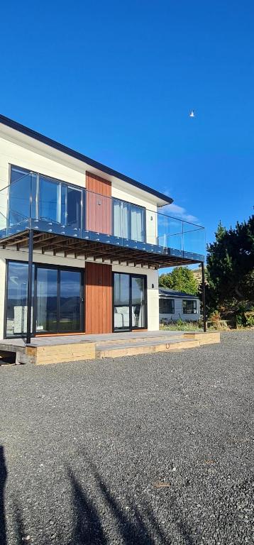 Kakianau Retreat, Luxury Waterfront Apartments - Ferienwohnung Portobello