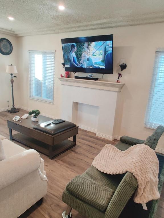sofi intuit cozy home free parking queen beds - Bed and Breakfast Inglewood