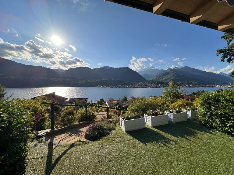 Residence Belvedere & Private Beach - Chambres d'hôtes Omegna