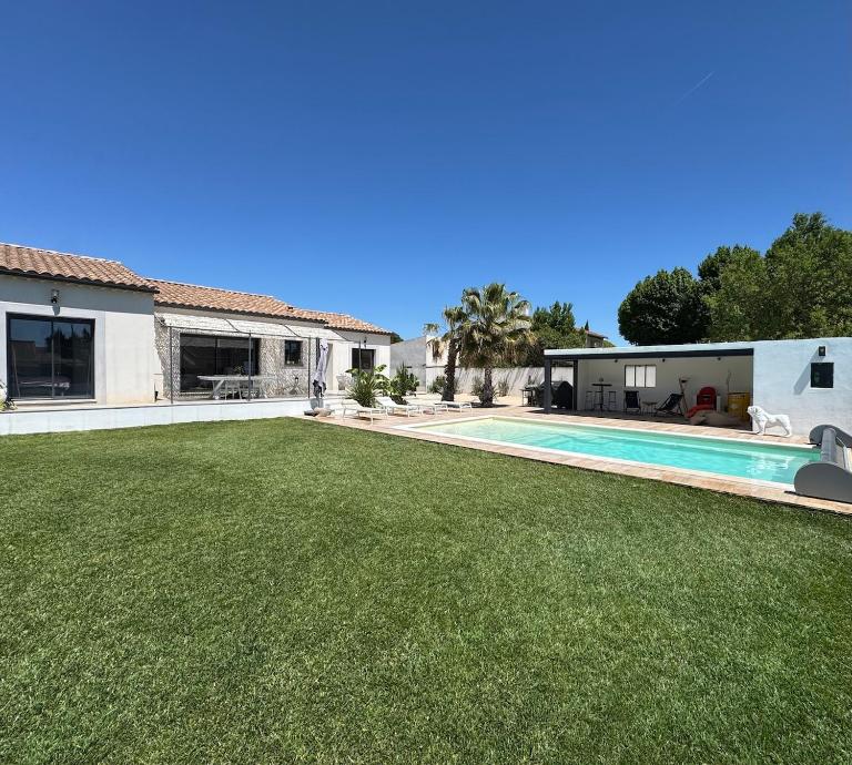 Villa Palmiera with pool, Alpilles, Provence - B&B Maillane