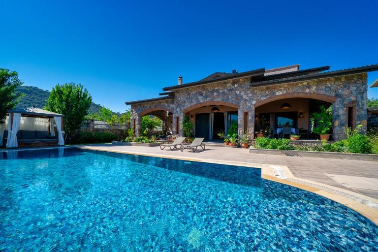 Villa Güney - B&B Keçiler