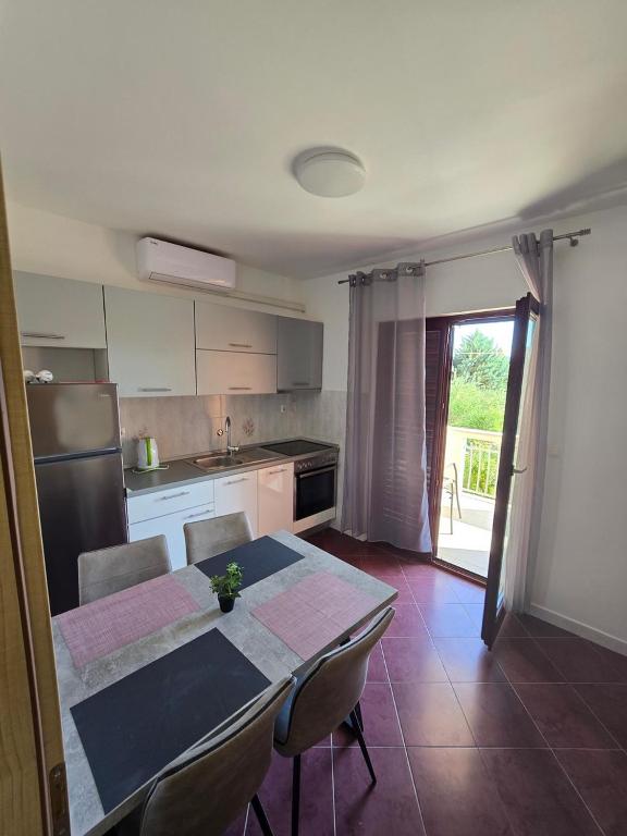 Apartment Gina - B&B Zaton