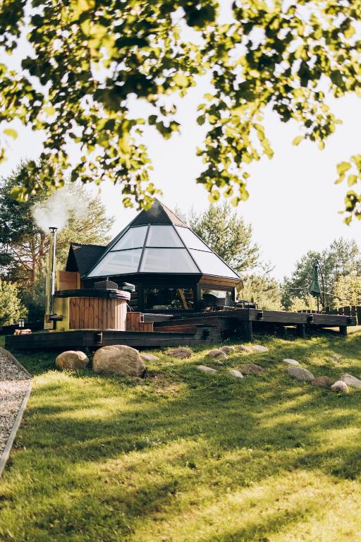 Osada Poli - Domek Panoramiczny nad Narwią z Prywatną Balią i Hydromasażem - B&B Łachy