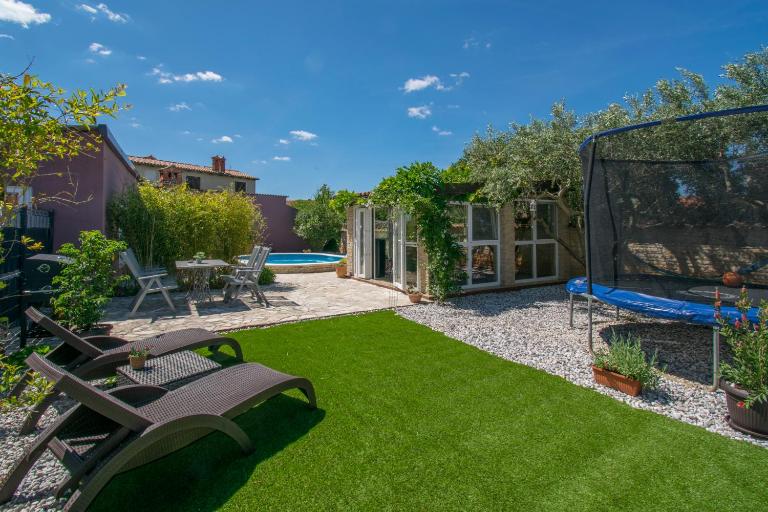 Arwen, Apartment with pool - B&B Juršići