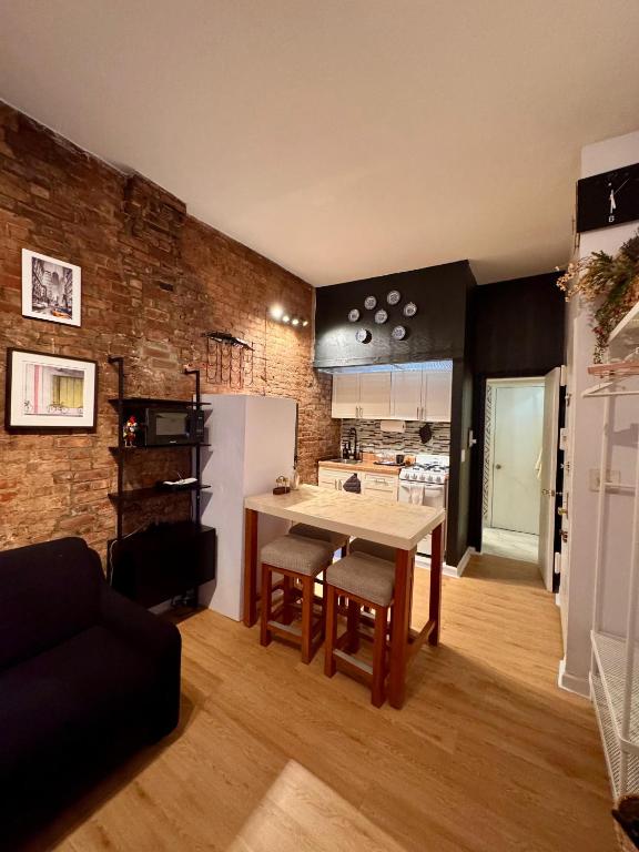Gotham House - Bed and Breakfast New York