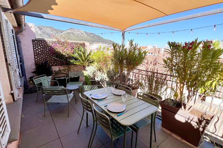 Grande terrasse avec vue - T2 climatisé - hyper-centre - B&B Toulon
