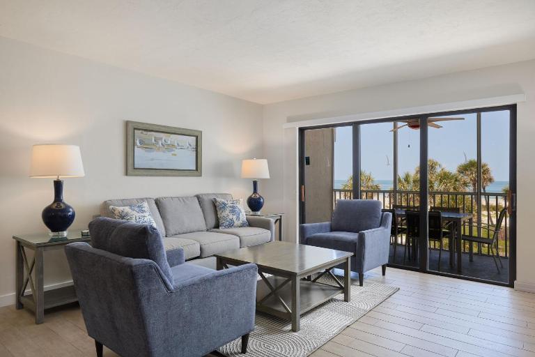 Beach Villa 2325- Captiva Two Bedroom Premier Beachfront Residence - B&B Captiva
