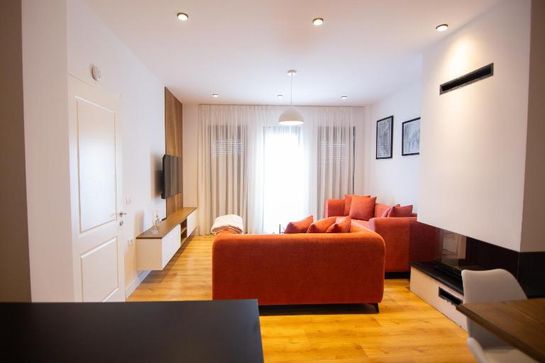 MOHO Residences Downtown Korca-Republika Boulevard - Bed and Breakfast Korçë