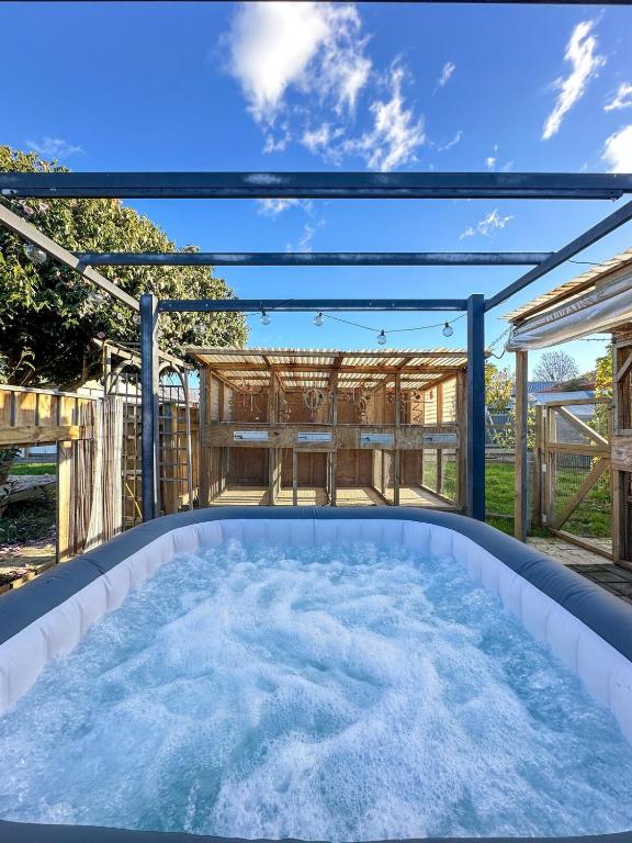 Sun-kissed Spa Retreat - B&B Hastings