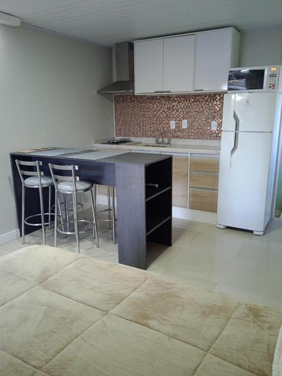 Lindo JK para 2 pessoas com garagem wifi e ar condicionado - Chambres d'hôtes São Leopoldo