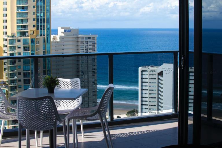 Ruby - 3 Bedroom Family Apartment with Views! - Bed and Breakfast Gold Coast