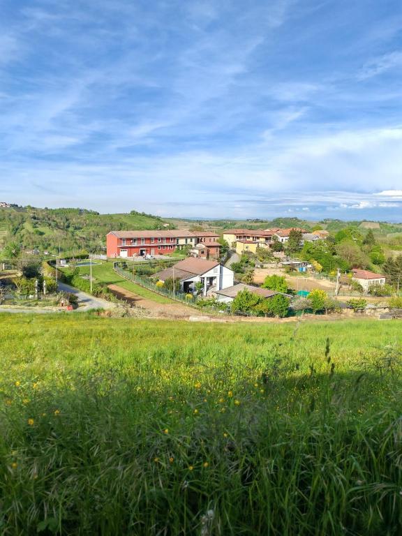 Appartamento con piscina - I Versanti Apartment - B&B Alice Bel Colle