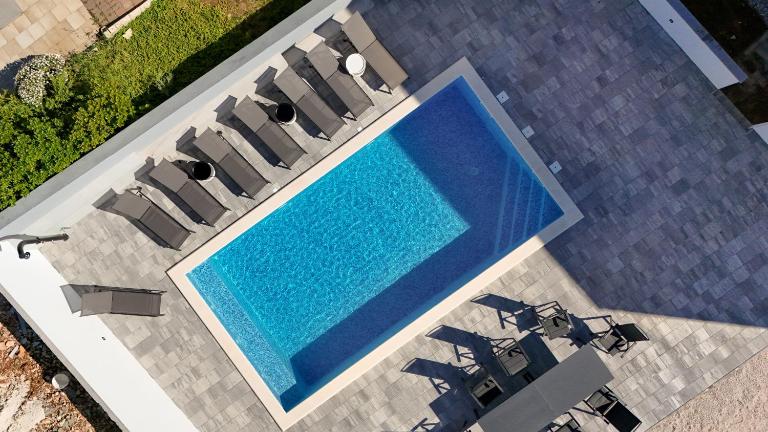 CROWONDER Apartment Complex M&M Sky View with Swimming Pool - Ferienwohnung Vir