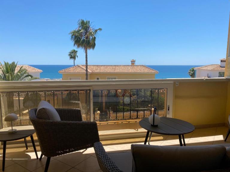 Lets in the Sun Sea view apartment botánico - Chambres d'hôtes La Cala De Mijas