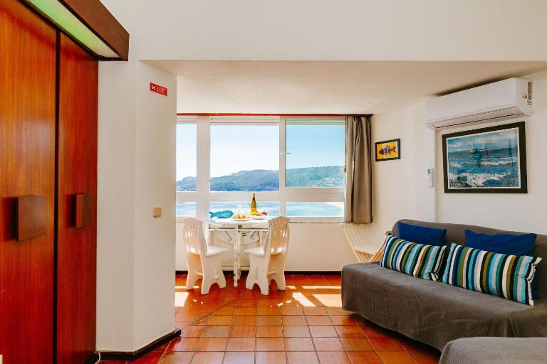Rent4rest - Sesimbra Ocean View Studio - B&B Sesimbra