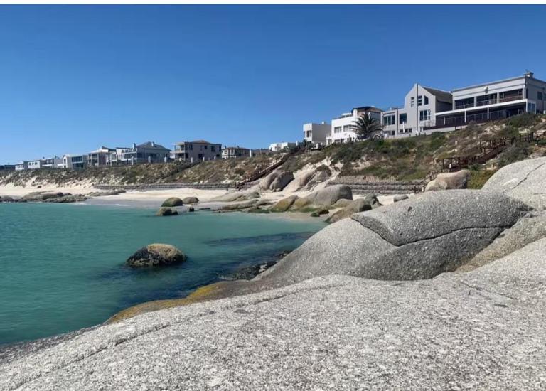 Waterfront Villa Retreat, Langebaan - B&B Langebaan