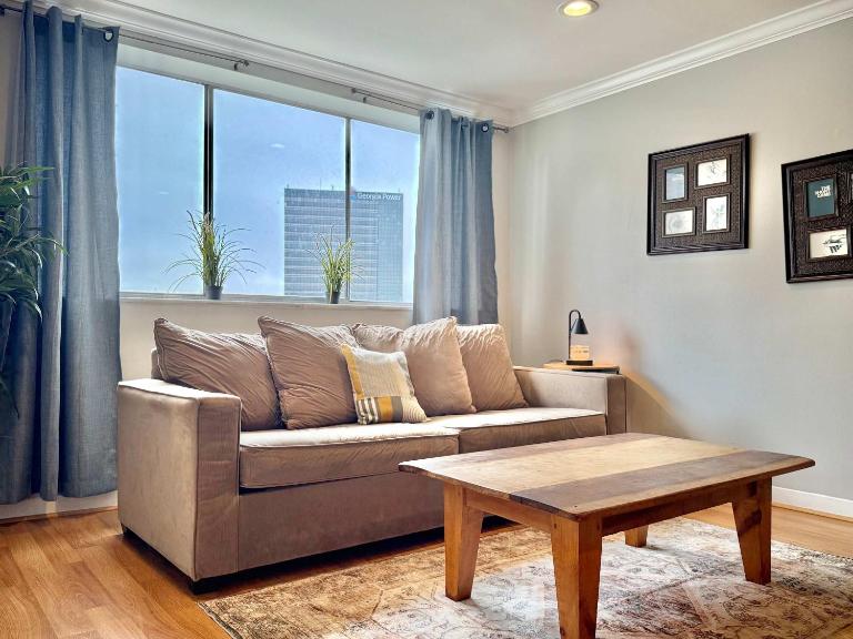 Downtown Stunning City View Onsite PARKING LM1102 - B&B Atlanta