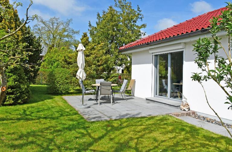 Ferienhaus mit Sauna u Terrasse im Zentrum von Rügen - Ferienwohnung Thesenvitz