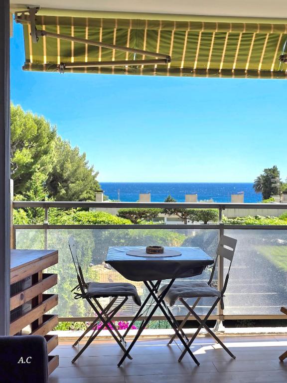Les Embruns - Super Vue mer, refait à neuf avec parking privée à La Ciotat - B&B La Ciotat