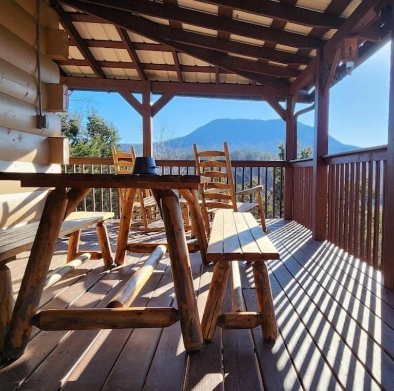 Bear Country Cabin - B&B Sevierville