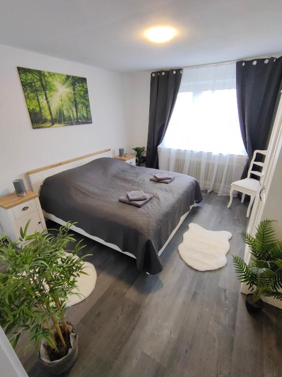 Large Central Apartment - MODERN & Fully Equipped - near fair - Ferienwohnung Köln