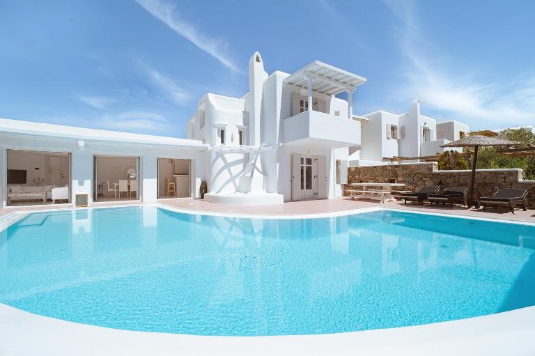 Mykonos White Prince Villa, 5 BR with Private Pool and Breakfast - B&B Kalo Livadi