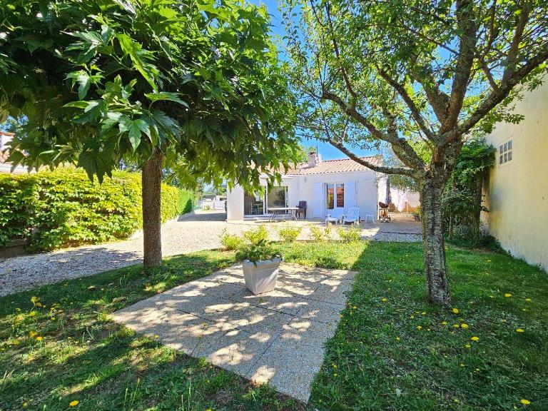 Villa 6 pers avec terrasse, à 900m centre L'Aiguillon - FR-1-476-193 - Chambres d'hôtes L'Aiguillon-sur-Mer