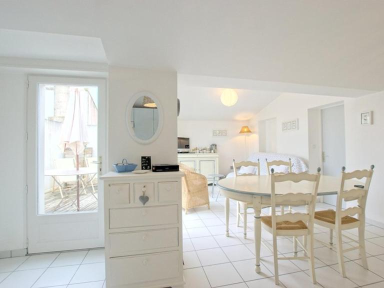 Appartement avec terrasse au port d'Ars-en-Ré, Wi-Fi gratuit - FR-1-835-6 - B&B Ars-en-Ré