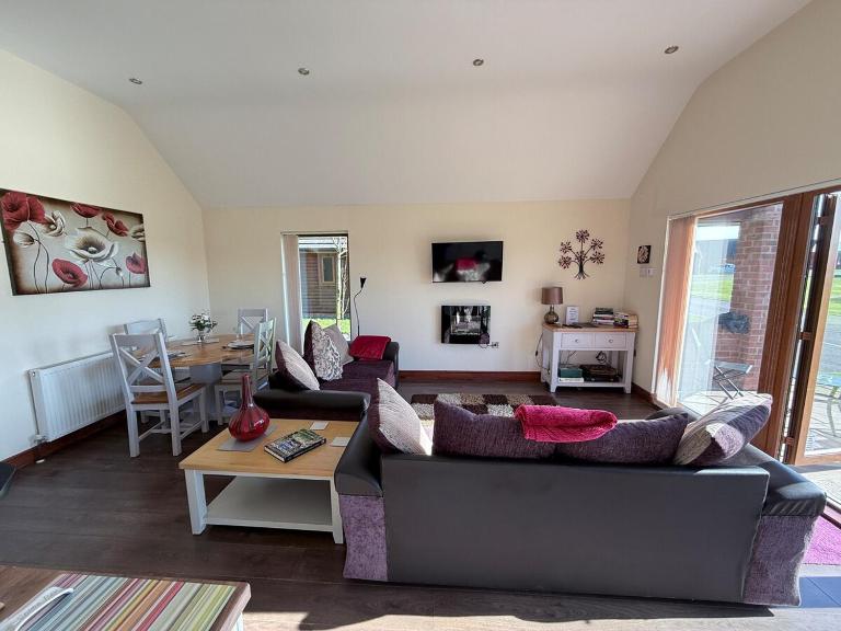 Poppy Lodge-Tranquil-Fishing-Hot Tub-7m to Beach - B&B Garton