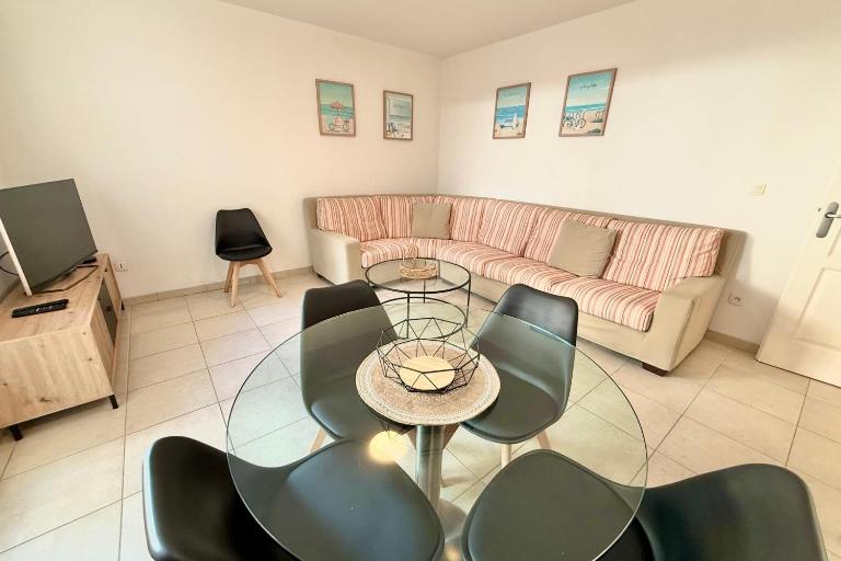 JUAN LES PINS - 2 people - Close to beaches and shops - B&B Juan-les-Pins