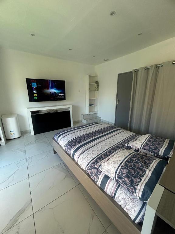 Studio en bas de villa - B&B Arles