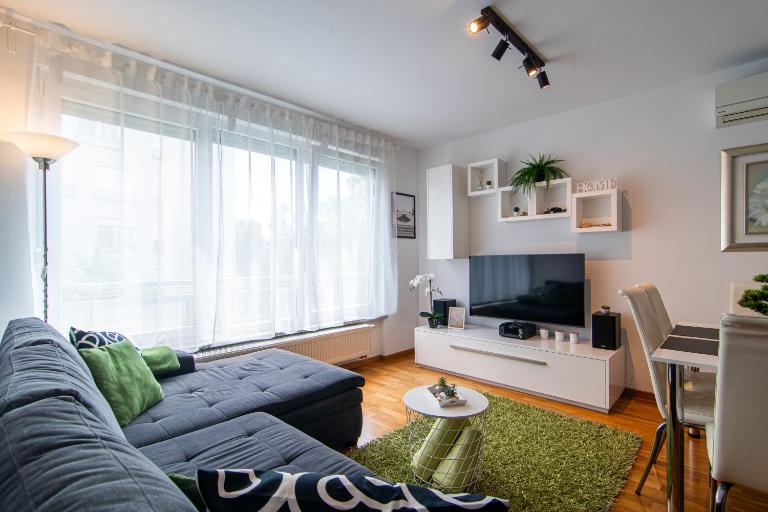 Flexible SelfCheckIns 79 - Zagreb - Garage - New - B&B Zagreb