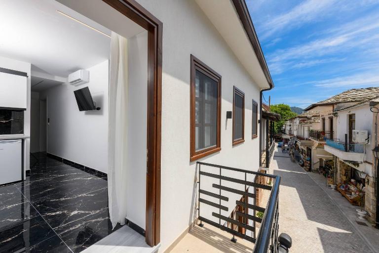 VillΑge 1912 Apartments - B&B Panayía