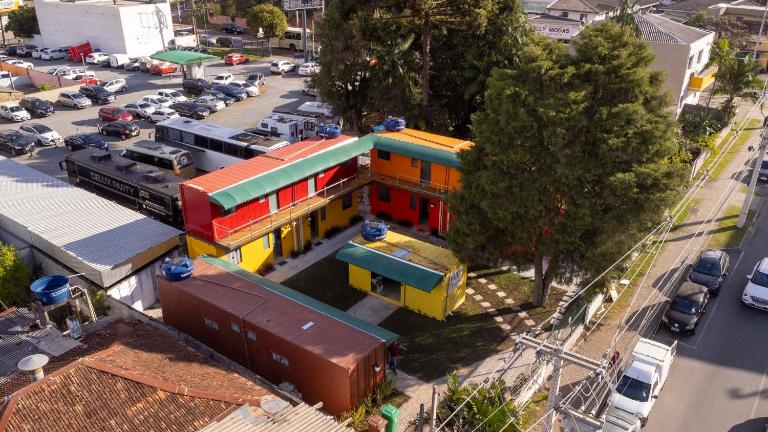 Villa Dei Colori Studio 6 com Estacionamento Wifi no Ahú Térreo - B&B Curitiba
