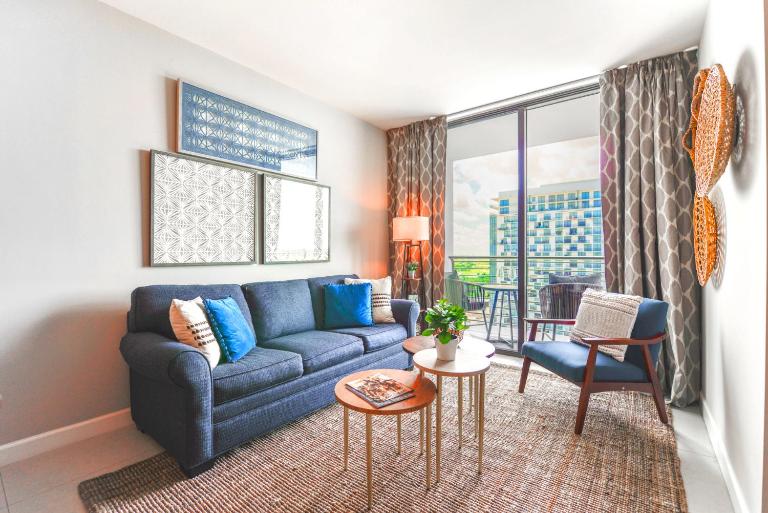 Modern Hotel with Pool & Gym in Prime Doral Location - B&B Miami