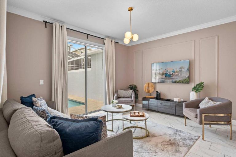 Adorable 4BR home, Cute Mickey Tangled Rooms - Chambres d'hôtes Kissimmee