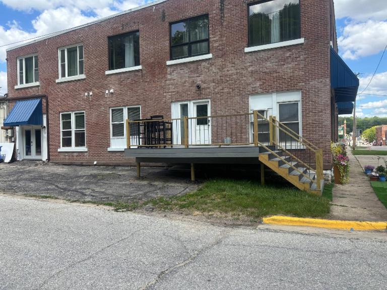 1st Fl 2BR Downtown + 2 Pkg - Chambres d'hôtes Elkader