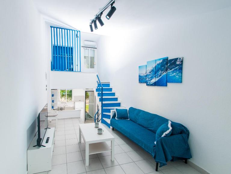 Blue & White - B&B Siviri