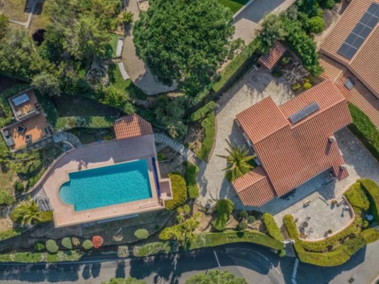 Villa bellevue sainte maxime un écrin de verdure au cœur du sémaphore piscine XXL - Bed and Breakfast Sainte-Maxime