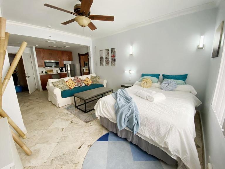 Right on the Beach Ocean Dr Secured Condo 206 - B&B Miami Beach