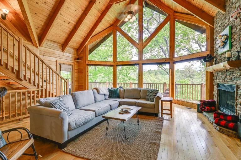 Game Room, Hot Tub & Decks: Scenic Franklin Cabin - B&B Franklin