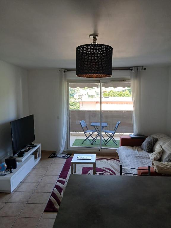 Agréable T2, avec terrasse - B&B La Seyne-sur-Mer