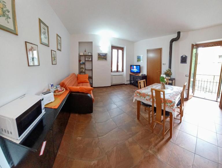 Luminoso tra i rami del Lago di Como, Sormano - Ferienwohnung Sormano