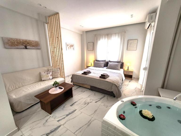 Lux Suite Jacuzzi Acropolis byMK - B&B Atenas